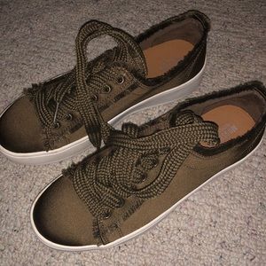 Super cute olive colored sneakers!